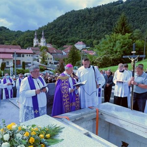 Biskup Gorski predvodio svetu misu i sprovodne obrede za vlč. Josipa Belavića